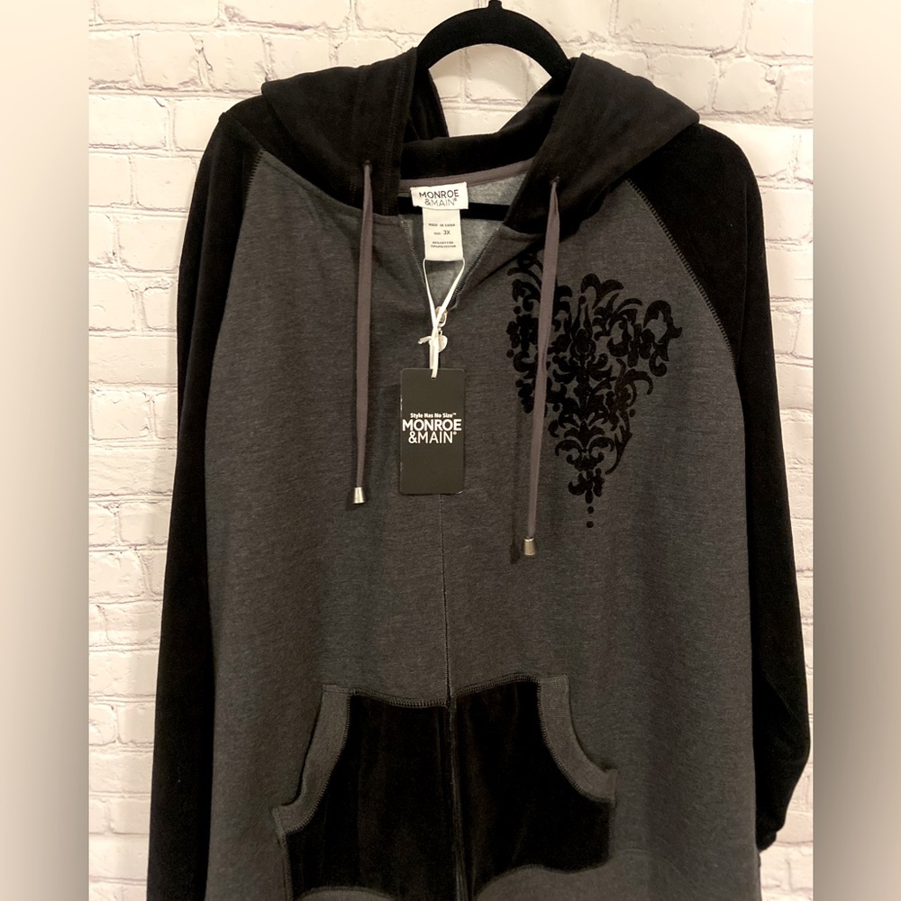 3X Black/Gray Hoodie. New. Thick Zip-Up Sweater great for Fall/Winter.